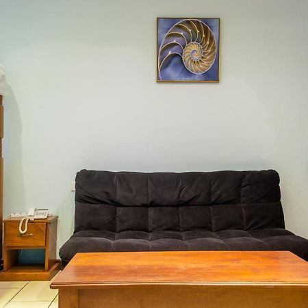 Апартаменти Cowrie Beach Haven Studio Момбаса Екстер'єр фото