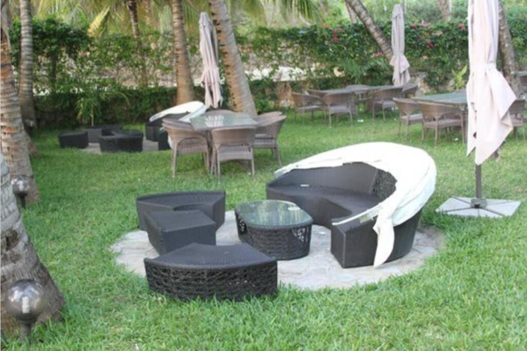 Апартаменти Cowrie Beach Haven Studio Момбаса Екстер'єр фото
