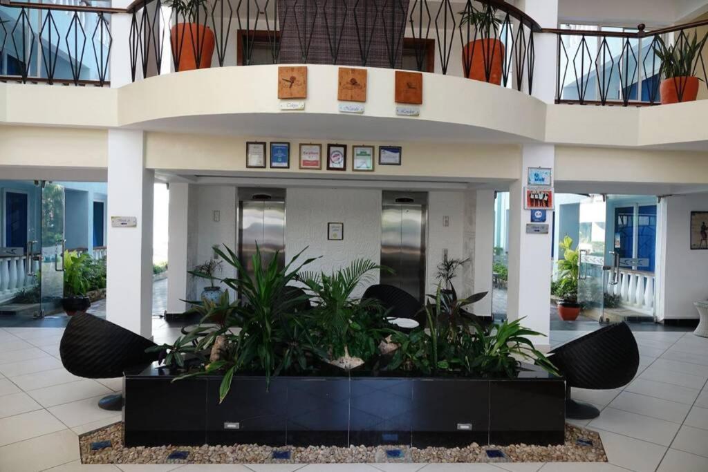 Апартаменти Cowrie Beach Haven Studio Момбаса Екстер'єр фото